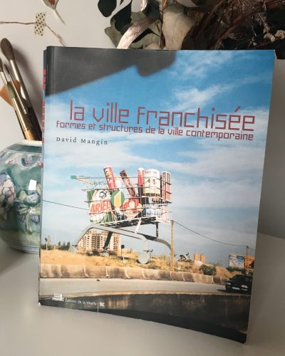 Photo de la couverture du livre La ville franchisée : formes et structures de ville contemporaine de David mangin